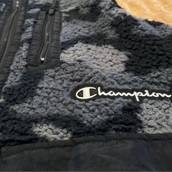 NWT - Champion Cozy Sherpa High Pile Mesh Camo Zipup Vest (Standard Fit) - Picture 10 of 14
